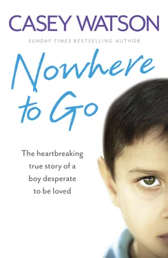 Casey Watson Nowhere to Go: The heartbreaking true story of a boy desperate to be loved обложка книги