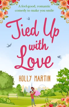 Holly Martin Tied Up With Love: A feel-good, romantic comedy to make you smile обложка книги