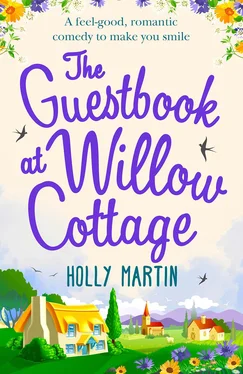 Holly Martin The Guestbook at Willow Cottage: A feel-good, romantic comedy to make you smile обложка книги