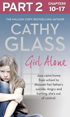 Cathy Glass Girl Alone: Part 2 of 3: Joss came home from school to discover her father’s suicide. Angry and hurting, she’s out of control. обложка книги