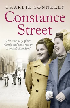Charlie Connelly Constance Street: The true story of one family and one street in London’s East End обложка книги