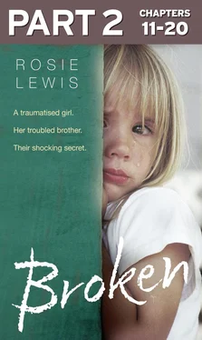 Rosie Lewis Broken: Part 2 of 3: A traumatised girl. Her troubled brother. Their shocking secret. обложка книги