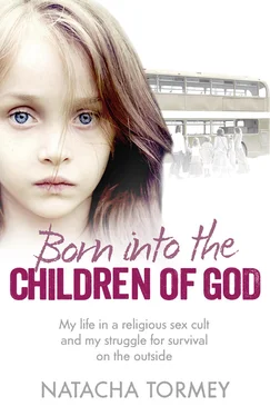 Natacha Tormey Born into the Children of God: My life in a religious sex cult and my struggle for survival on the outside обложка книги