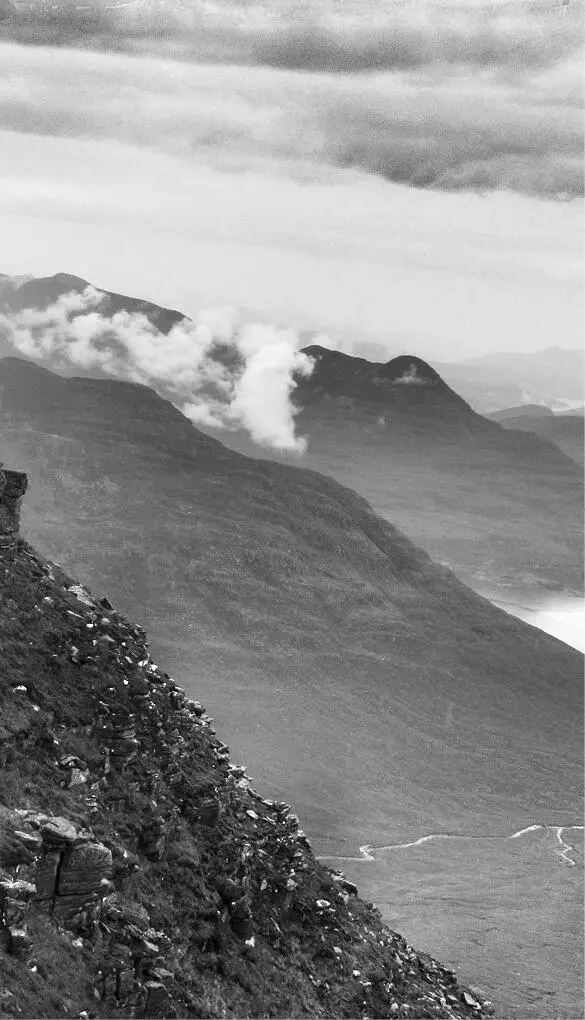 1 HEIGHT Seven miles north of the village of Tyndrum in the Southern - фото 2