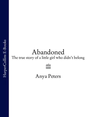 Anya Peters Abandoned: The true story of a little girl who didn’t belong обложка книги