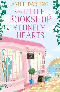 Annie Darling The Little Bookshop of Lonely Hearts: A feel-good funny romance обложка книги