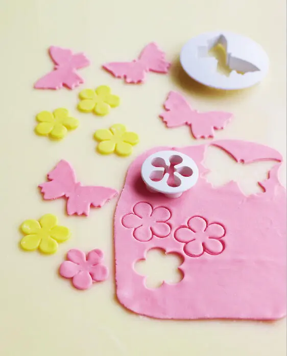 VARIATIONS Cherry blossom cupcakes Follow the previous recipe replacing the - фото 11