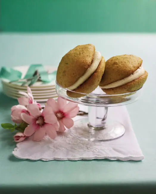 The addition of pistachios makes this an ohsoelegant whoopie pie variation - фото 14