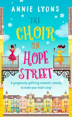 Annie Lyons The Choir on Hope Street: A gorgeously uplifting romantic comedy to make your heart sing! обложка книги