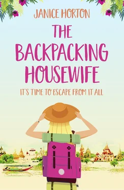 Janice Horton The Backpacking Housewife: Escape around the world with this feel good novel about second chances! обложка книги