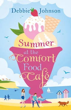 Debbie Johnson Summer at the Comfort Food Cafe обложка книги