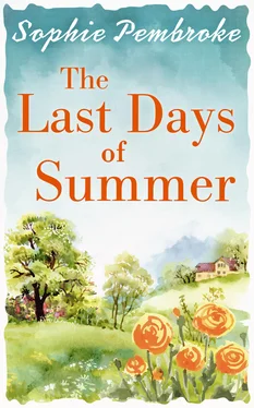 Sophie Pembroke The Last Days of Summer: The best feel-good summer read for 2017 обложка книги