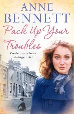 Anne Bennett Pack Up Your Troubles обложка книги