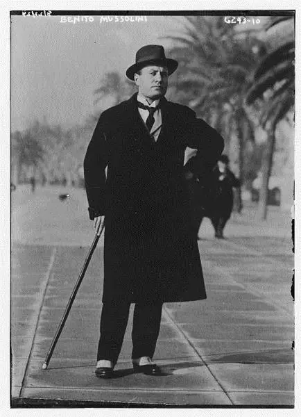 Benito Mussolini 1920s On 23 March 1919 Mussolini based in Milan renamed - фото 3
