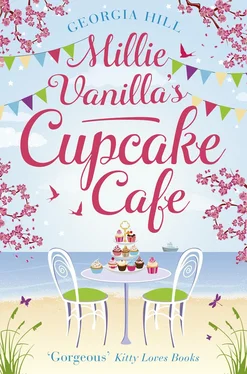 Georgia Hill Millie Vanilla’s Cupcake Café обложка книги