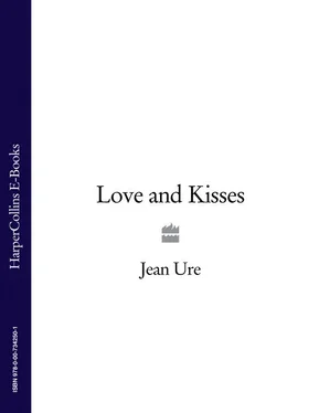 Jean Ure Love and Kisses обложка книги
