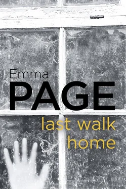 Emma Page Last Walk Home обложка книги