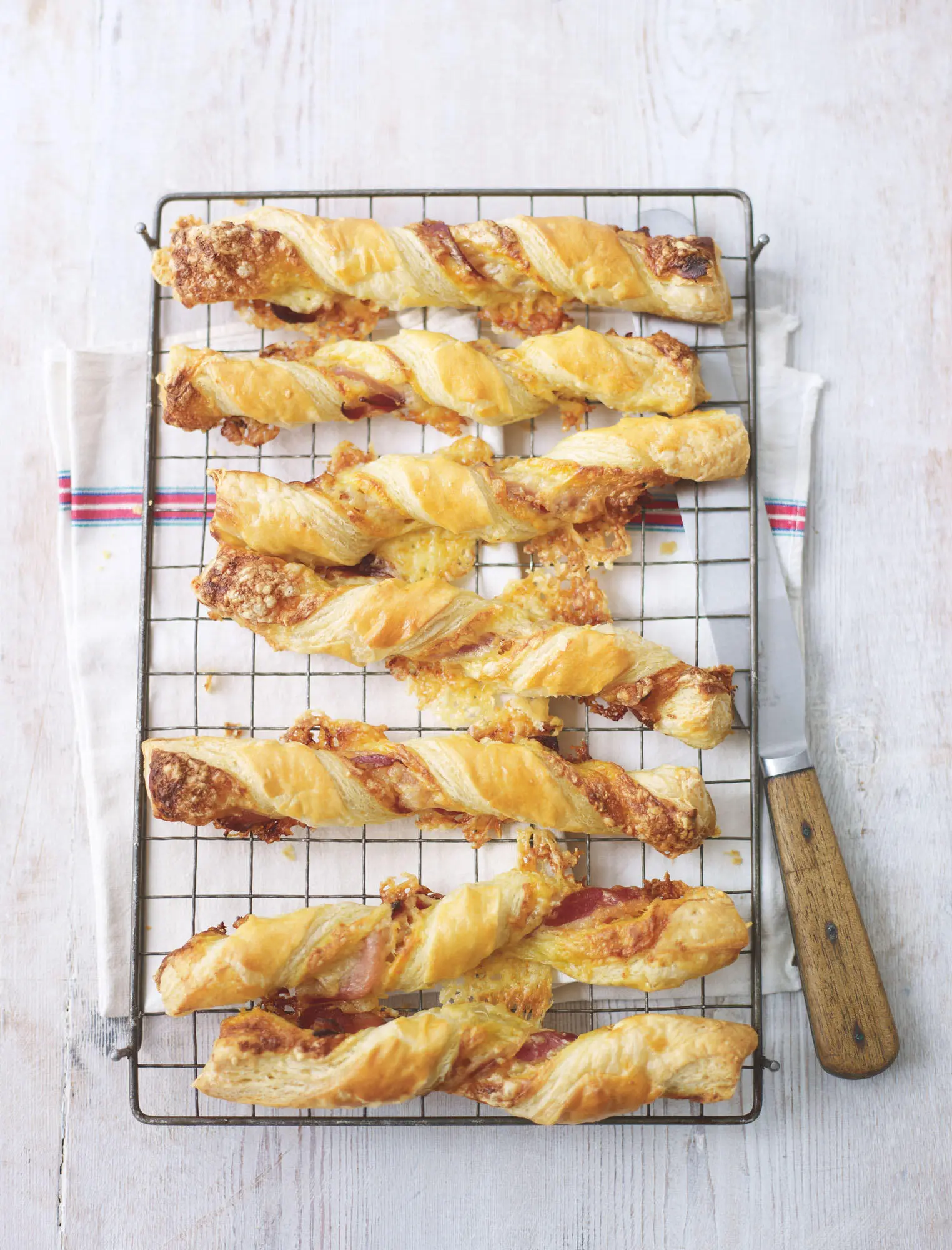 Sausage rolls big night out I dont have people over for dinner too much these - фото 3