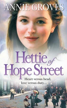 Annie Groves Hettie of Hope Street обложка книги