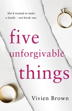Vivien Brown Five Unforgivable Things обложка книги