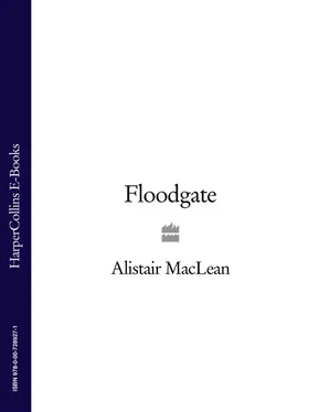 Alistair MacLean Floodgate обложка книги