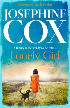 Josephine Cox Lonely Girl обложка книги