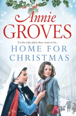 Annie Groves Home for Christmas обложка книги