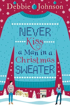 Debbie Johnson Never Kiss a Man in a Christmas Sweater обложка книги