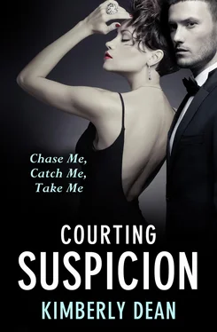 Kimberly Dean Courting Suspicion обложка книги