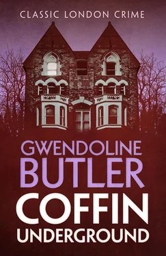 Gwendoline Butler Coffin Underground обложка книги