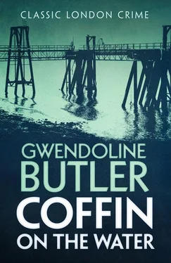 Gwendoline Butler Coffin on the Water обложка книги