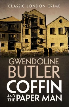 Gwendoline Butler Coffin and the Paper Man обложка книги