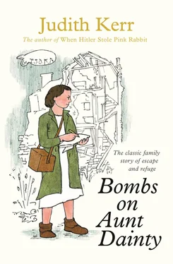 Judith Kerr Bombs on Aunt Dainty обложка книги