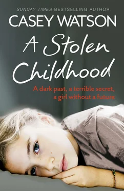 Casey Watson A Stolen Childhood: A Dark Past, a Terrible Secret, a Girl Without a Future обложка книги