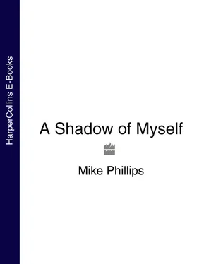 Mike Phillips A Shadow of Myself обложка книги
