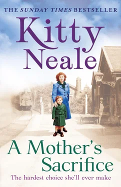 Kitty Neale A Mother’s Sacrifice обложка книги