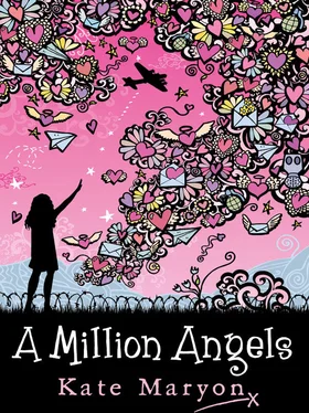 Kate Maryon A MILLION ANGELS обложка книги