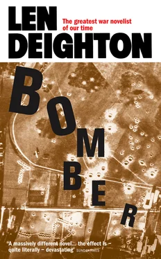 Len Deighton Bomber обложка книги