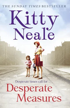 Kitty Neale Desperate Measures обложка книги
