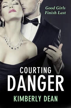 Kimberly Dean Courting Danger обложка книги