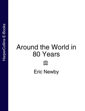 Eric Newby Around the World in 80 Years обложка книги