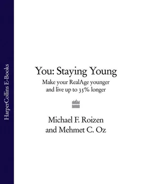 Michael Roizen You: Staying Young: Make Your RealAge Younger and Live Up to 35% Longer обложка книги