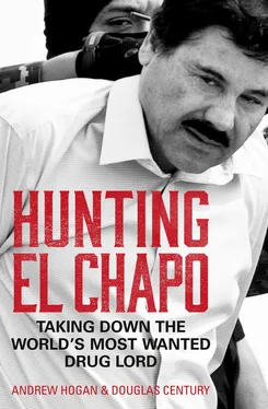 Douglas Century Hunting El Chapo: Taking down the world’s most-wanted drug-lord обложка книги