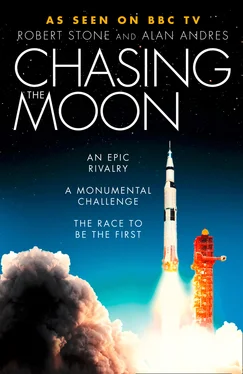 Robert Stone Chasing the Moon: The Story of the Space Race - from Arthur C. Clarke to the Apollo landings обложка книги