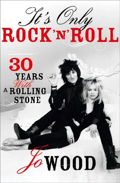 Jo Wood It's Only Rock 'n' Roll: Thirty Years with a Rolling Stone обложка книги