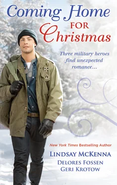 Lindsay McKenna Coming Home for Christmas: Christmas Angel / Unexpected Gift / Navy Joy обложка книги