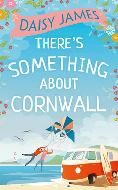 Daisy James There’s Something About Cornwall обложка книги