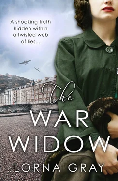 Lorna Gray The War Widow обложка книги