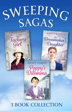 Nancy Carson The Sweeping Saga Collection: Poppy’s Dilemma, The Dressmaker’s Daughter, The Factory Girl обложка книги