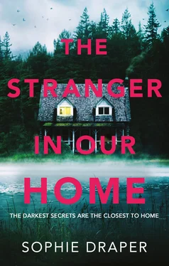 Sophie Draper The Stranger in Our Home обложка книги